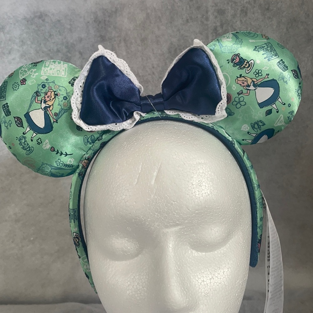 ❤️SALE❤️Disney Limited Edition Alice in Wonderland Minnie Ears